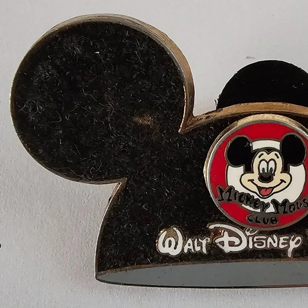 DISNEY Pin Trading ~ Mickey Mouse Club Ears ~ Flocked/Autograph/3D ~ 2004 - Picture 2 of 10